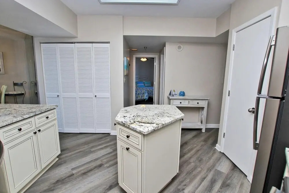 White Caps 1404 by Youngs Suncoast