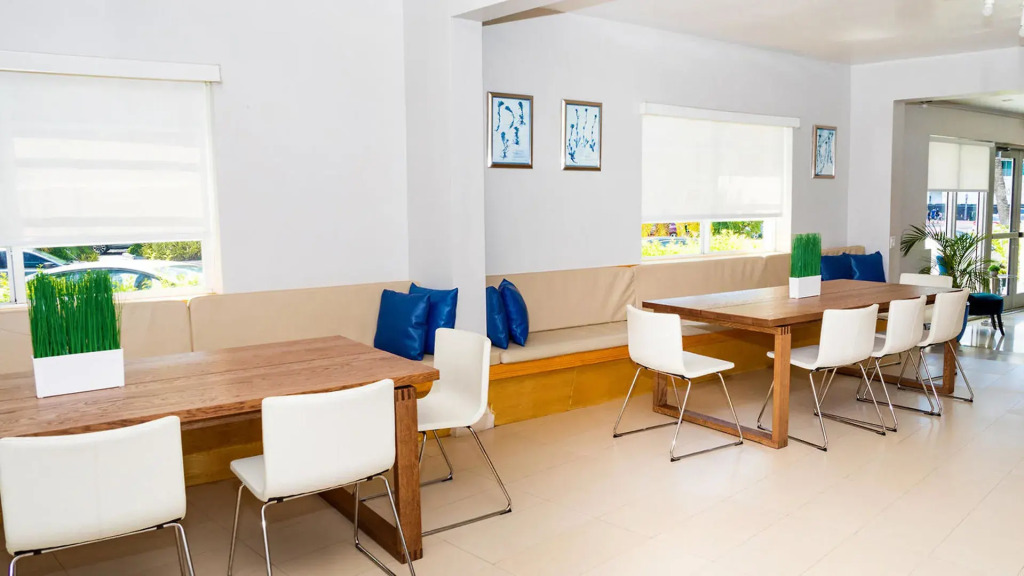 Aqua Hotel & Suites