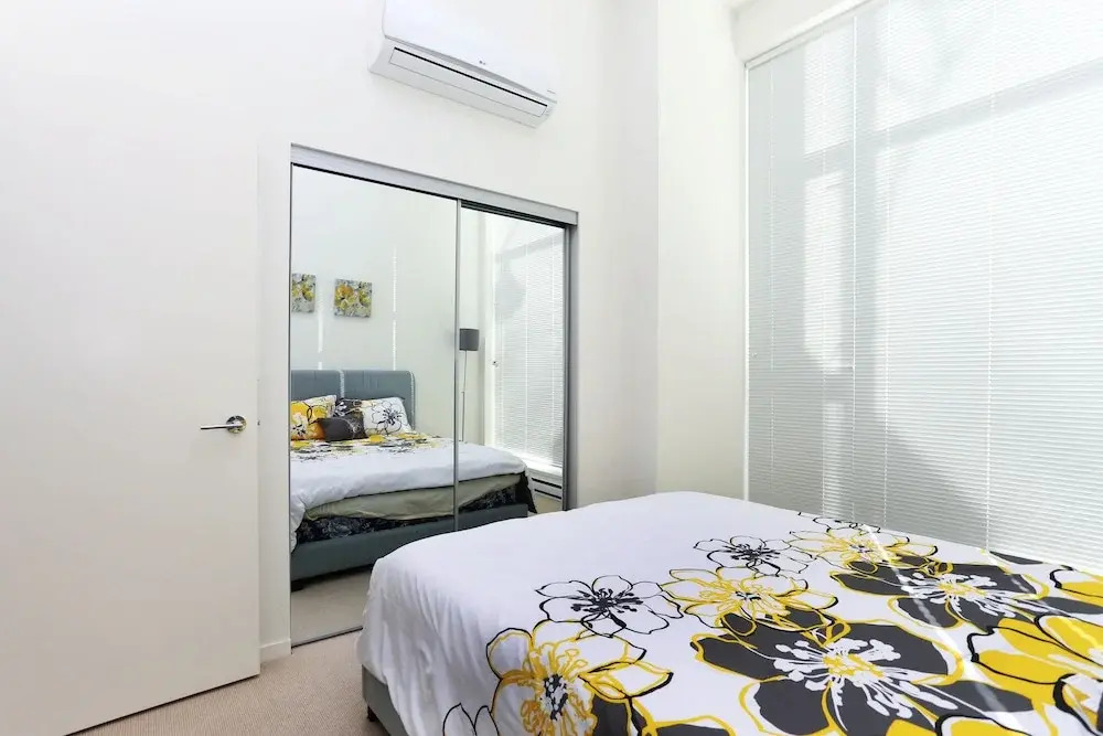 DT Richmond condo by Elevate Rooms