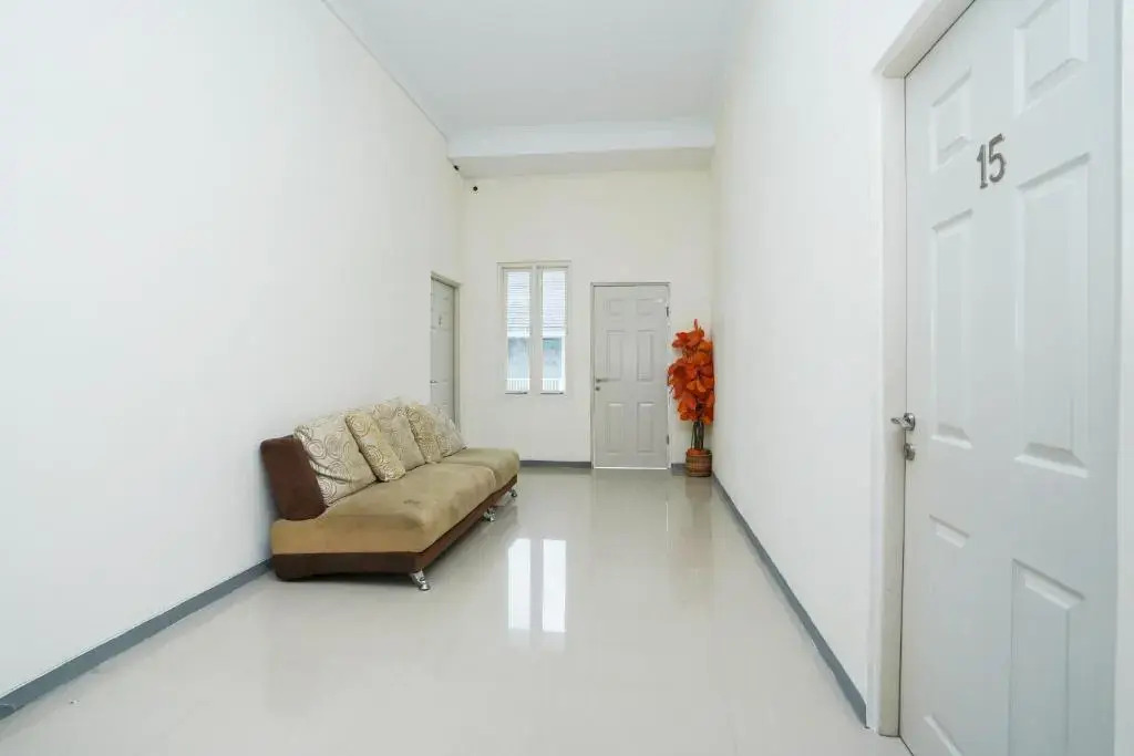 OYO 2968 Cahaya Residence Surabaya Near RSU National Hospital Kota Surabaya