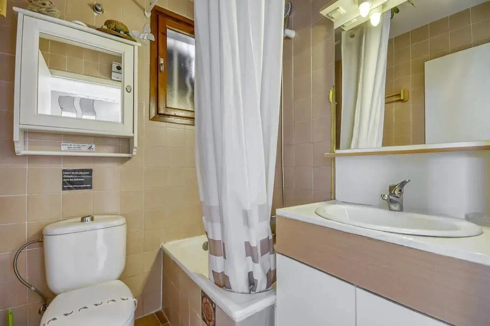 House in Rosas With Waterfront & Beach Nearby