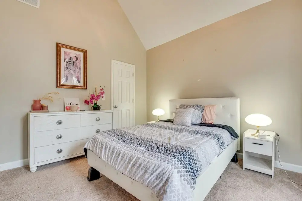Pet-friendly Atlanta Home: 9 Mi to Downtown!