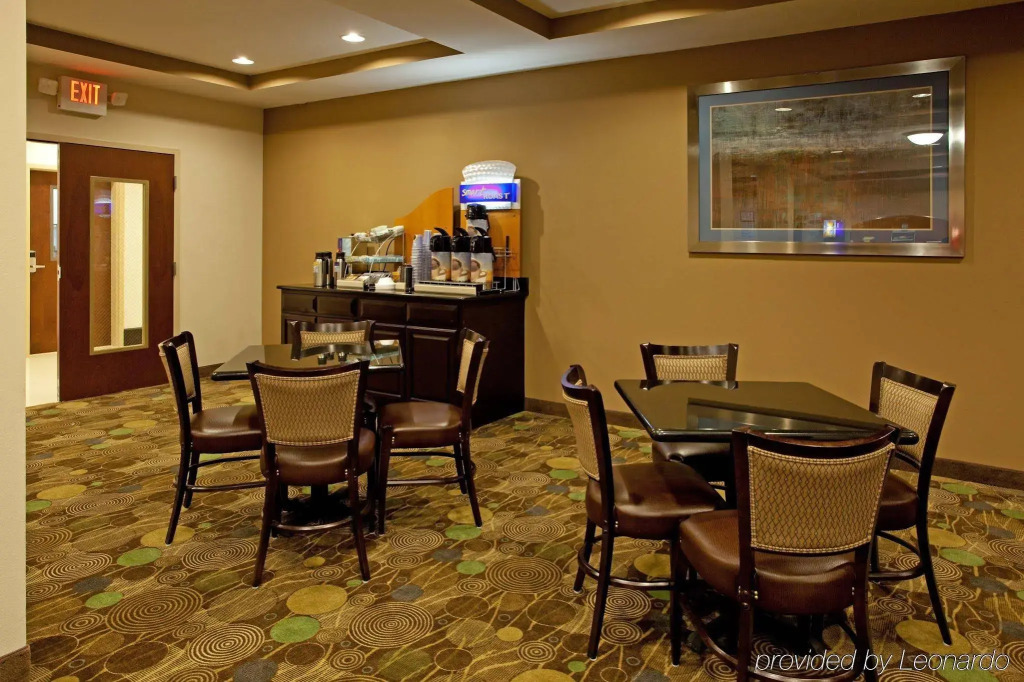 Holiday Inn Express Hotel & Suites Hope Mills-Fayetteville Airport by IHG