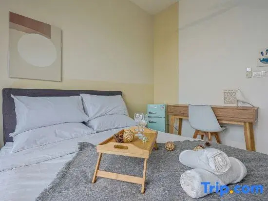 Stylish 4BR M Vertica Walk to MRT & Velocity Mall