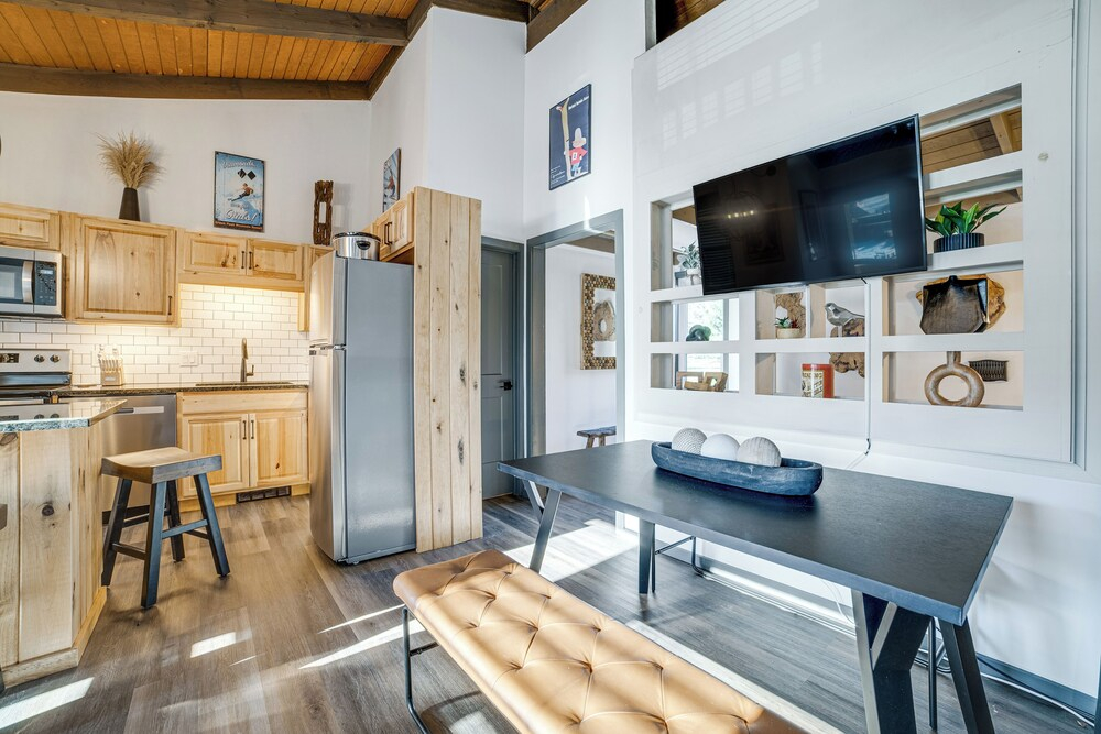 Chic Greek Peak Ski Resort Townhome w/ Balconies!