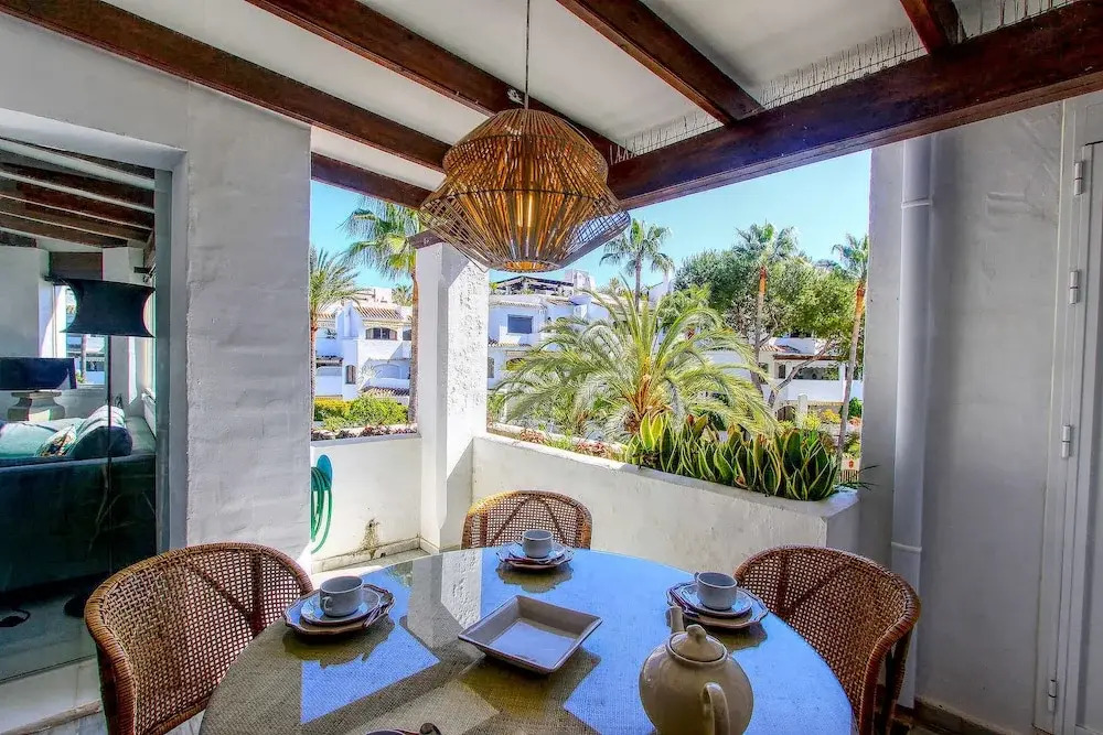 1152 Beachfront 2 Family Apartments 6 Bedr. Sleeps 15