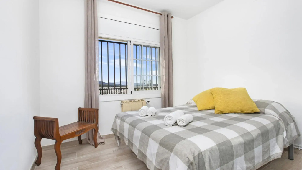 Mari in Vidreres with 6 bedrooms and 2 bathrooms