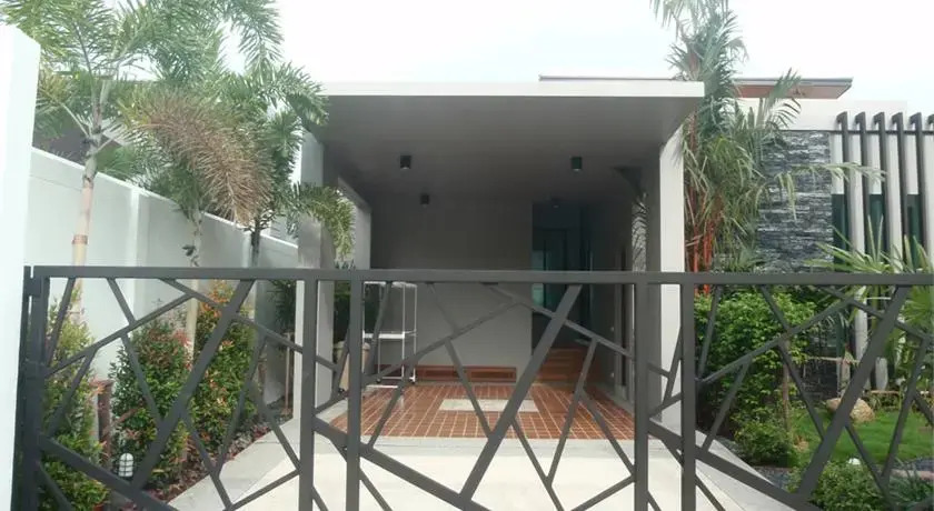 Baan Buah Pool Villa Nai Harn