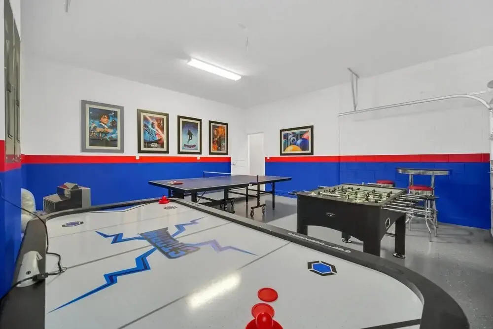 12br Mansion - Sleeps 26 - Family Resort w Private Pool Hot Tub and Games