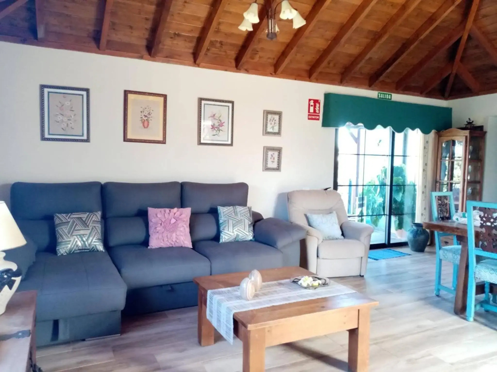 Casa Rosales with Pool & Wifi