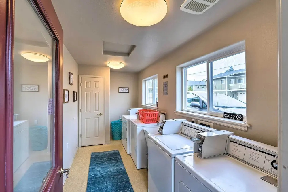 Apartment w/ Gas Fireplace ~ 1/2 Mi to Beach!