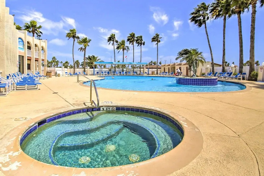 5 Mi to Beaches: Sunny Port Isabel Golf Retreat