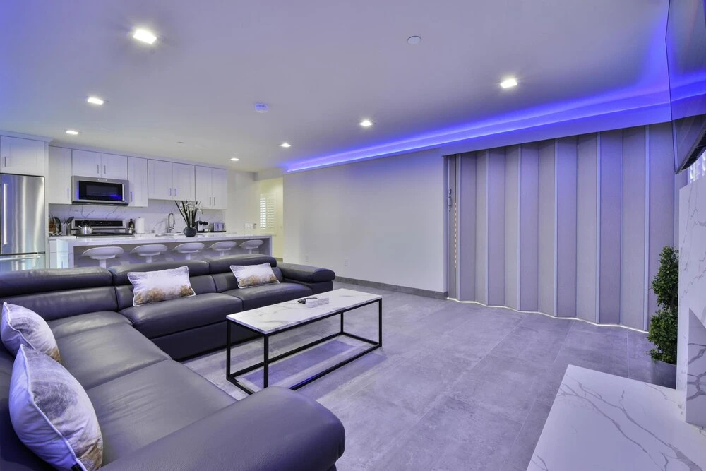 1244#7 Remodeled Luxury Condo With Stunning Views of Beach & Bay