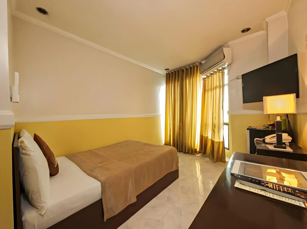 Oyster Plaza Hotel