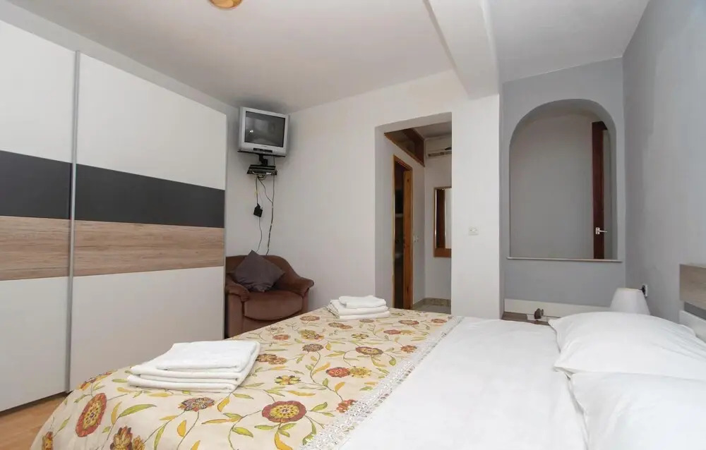 Beautiful Home in Korcula With Wifi and 4 Bedrooms