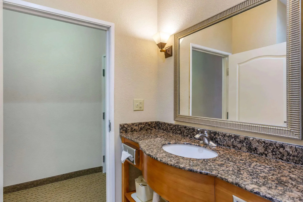 Comfort Suites South Point - Huntington
