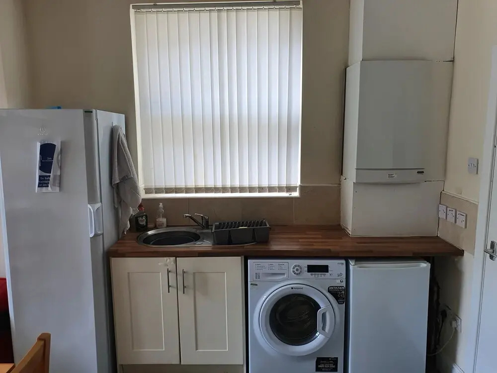 Very Large House Sleeps 12 People 8 Mins From City