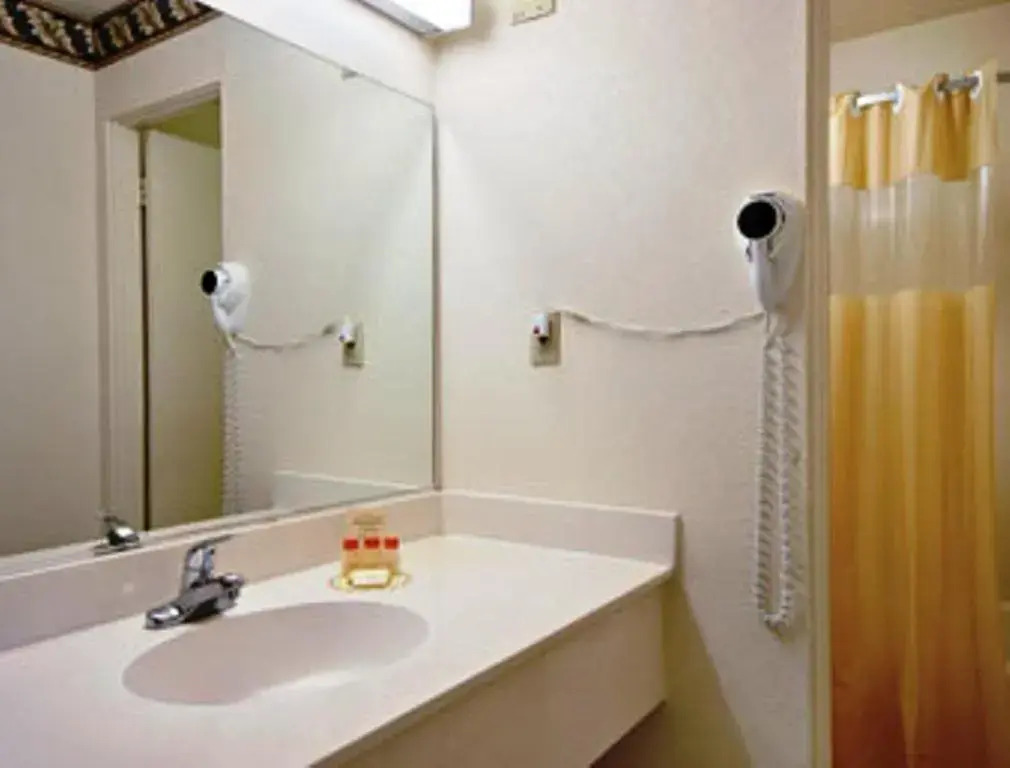 Studio 6 Suites Madera, CA Yosemite
