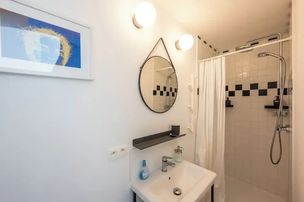 Stylish 3 Bd 3 Bath Duplex In Brussels