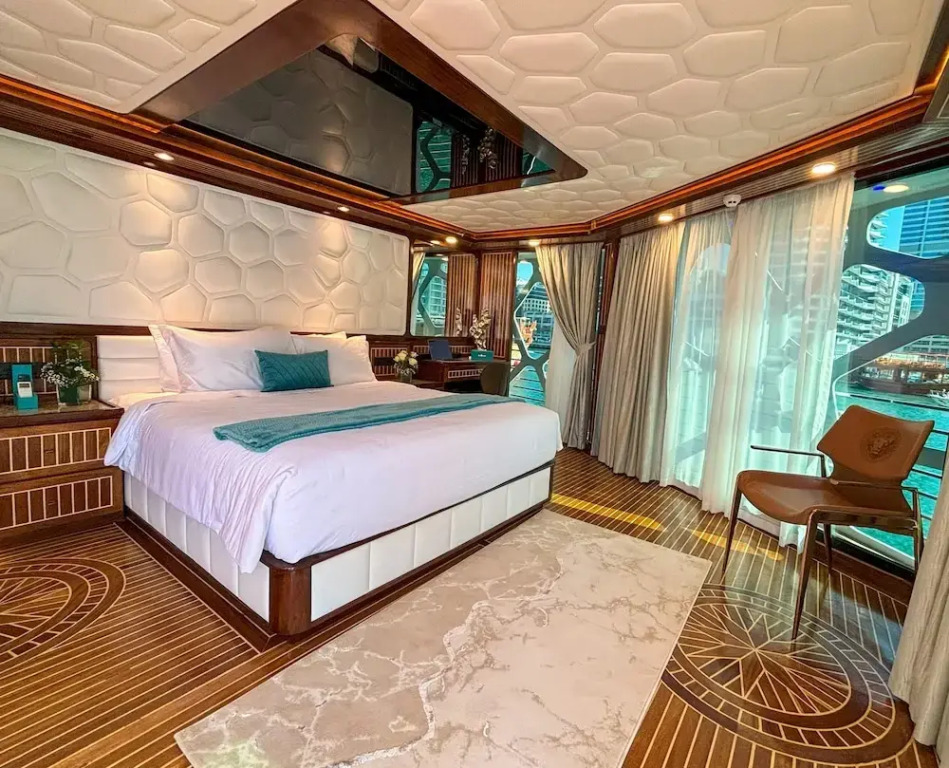 Overnight Super Yacht - Orchid