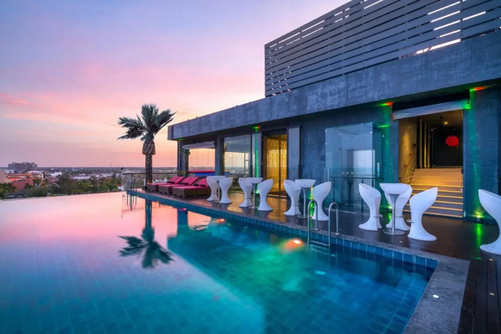 Rainbow Beach Hotel