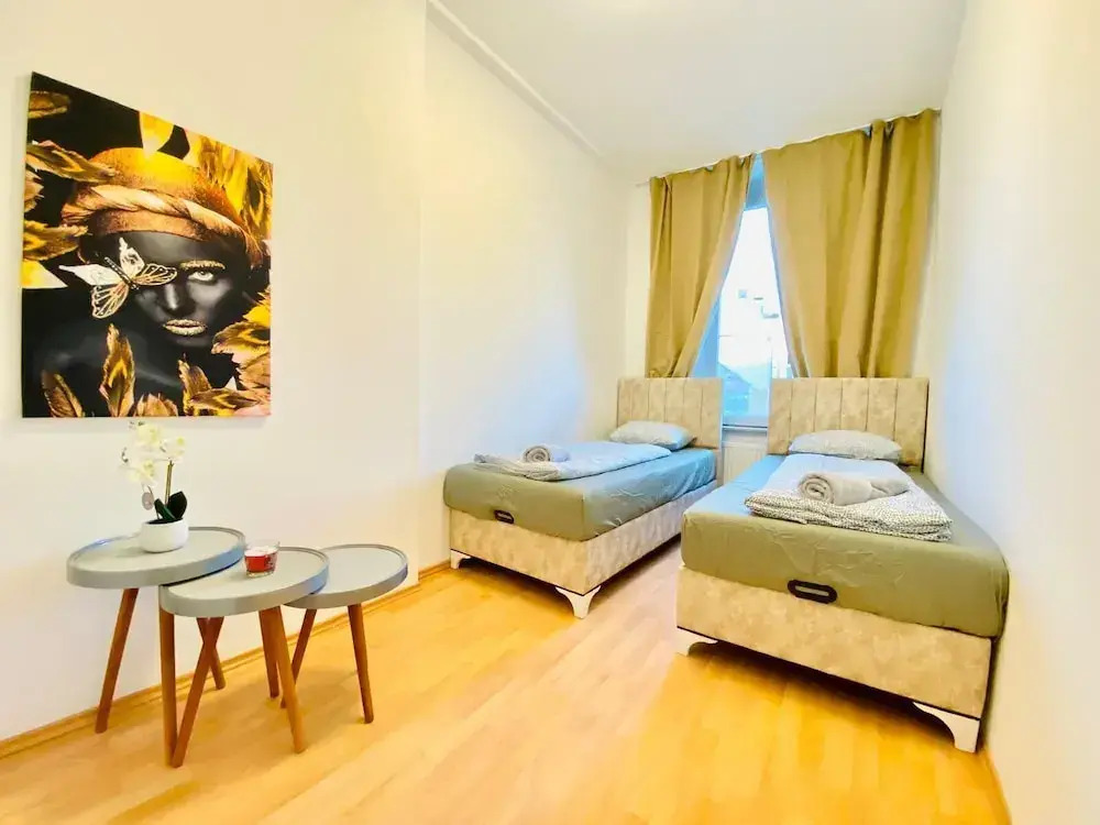 Rooms in Cozy 4BR Shared Apt Central