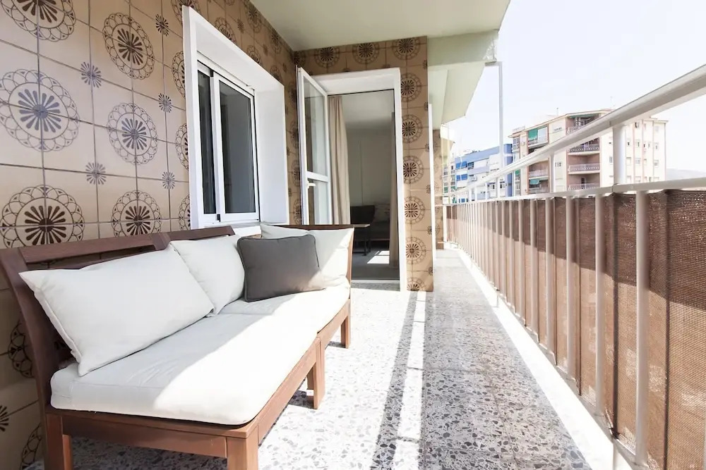 Sea & Wave Bailen