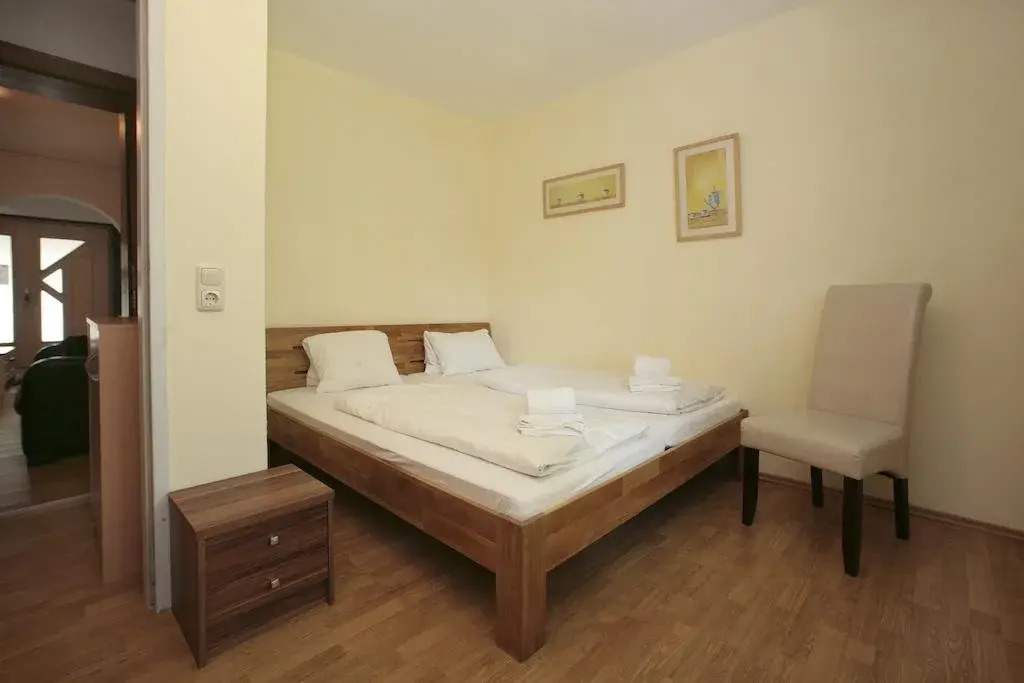 Maras Little Boutique Sleepover - Budget Holiday Home