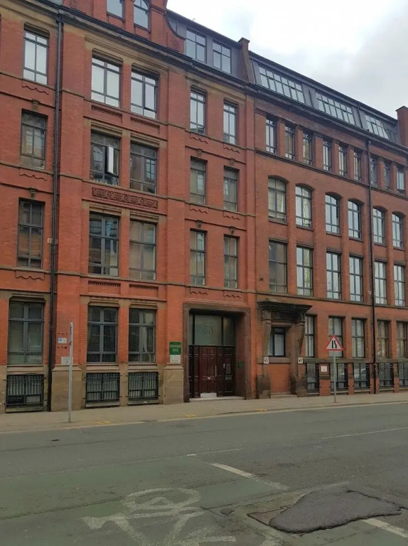 Bright, Spacious 2BR Central Manchester Flat for 4
