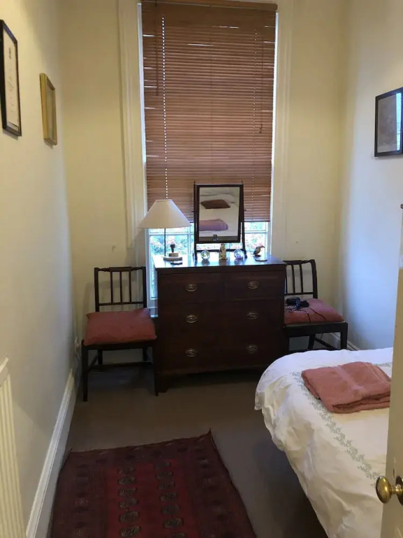2 Bed House - Sleeps 6 - Garden Pets Parking