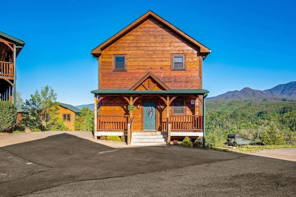 Gatlinburg Views Lodge 5 Bedroom Cabin