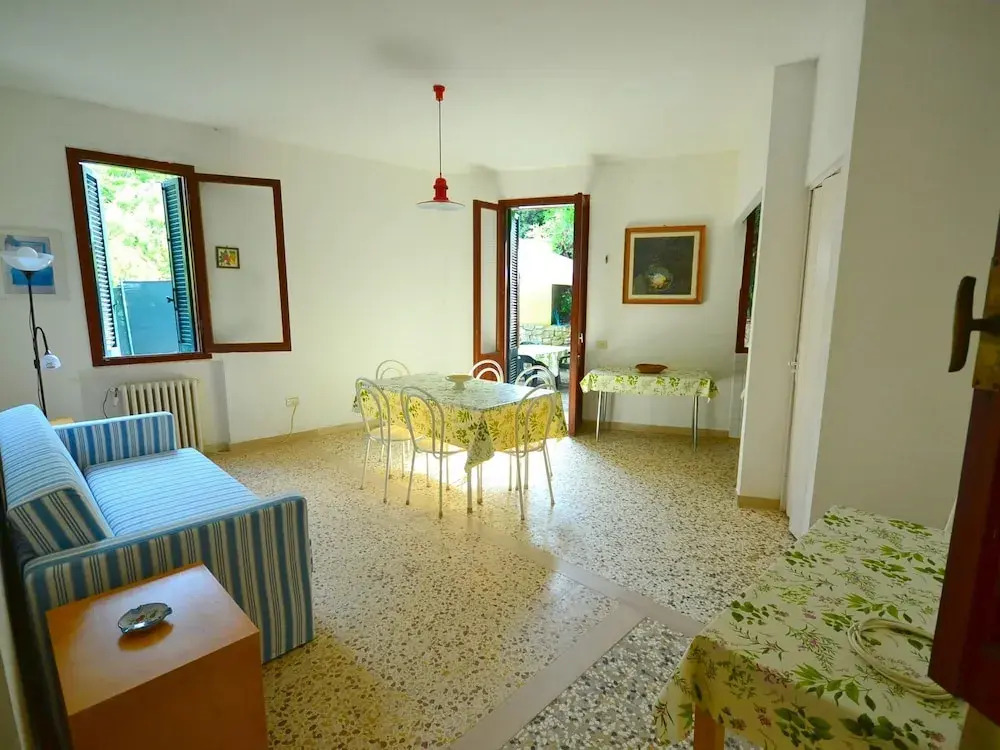 Beautifully Situated Detached Cottage With View on and Private Access to the sea