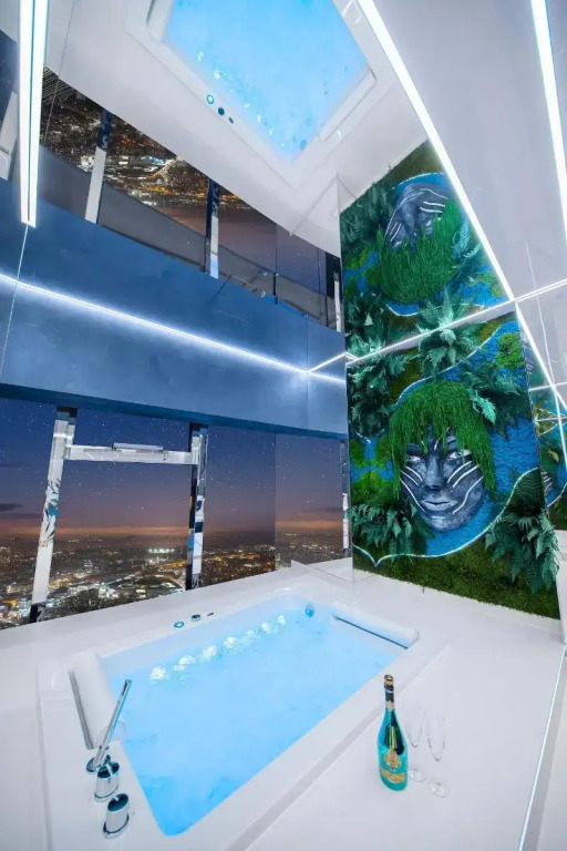 Apartamenty Sky Tower z Jakuzzi Przy Oknie by BQQK