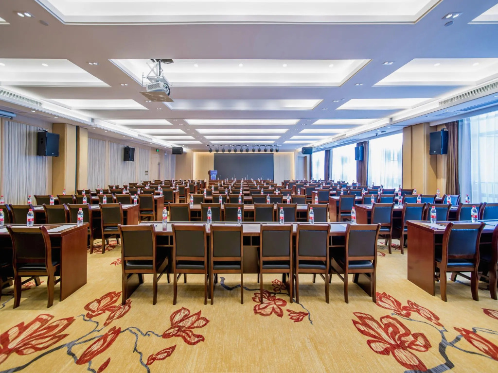 Vienna International Hotel (Wuhan Huangpi Mulan Street Passenger Transport Center)