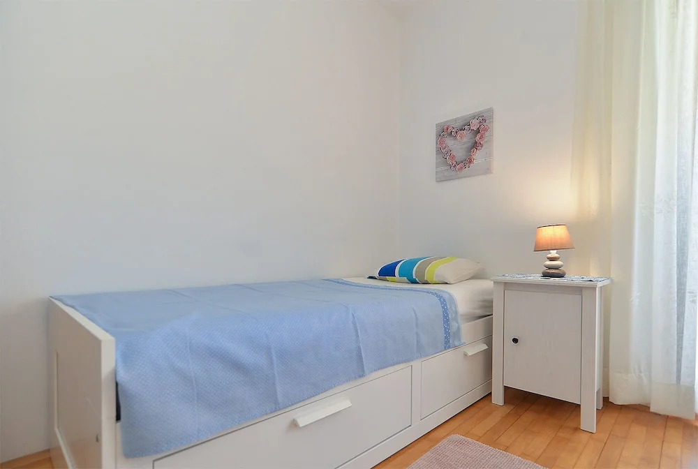 Apartments Valbandon 38