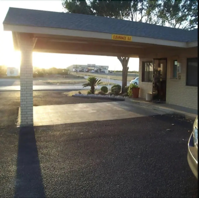 Hebbronville Executive Inn