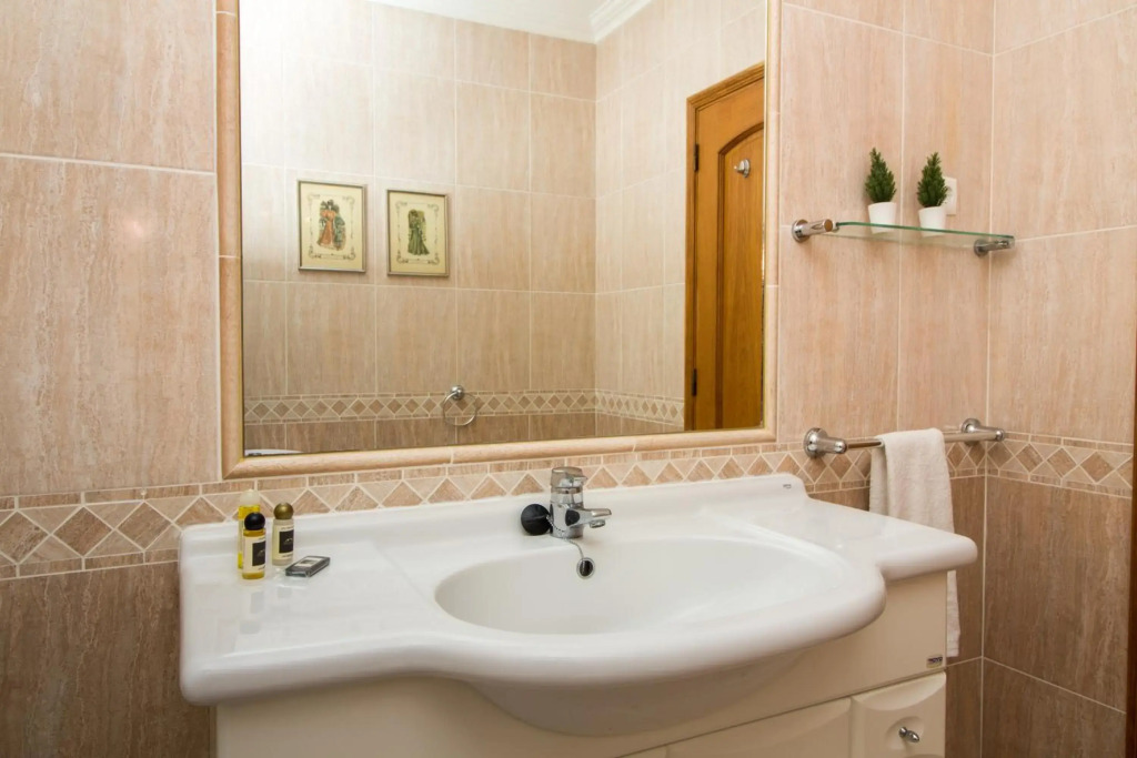 Oura Sunrise II Apartment by Stay-ici, Algarve Holiday Rental