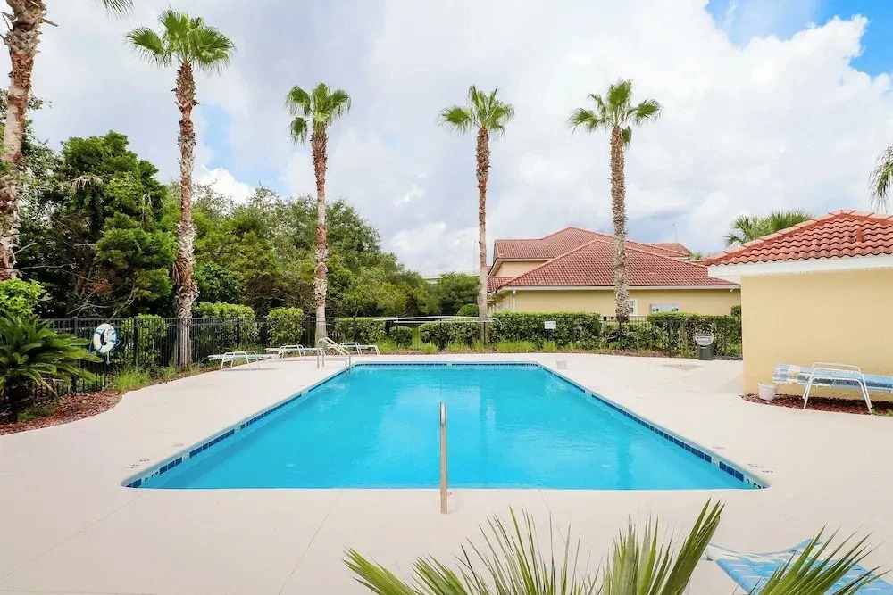 Spacious Townhome With Shared Pool Near Golf, Marinas, & Restaurants