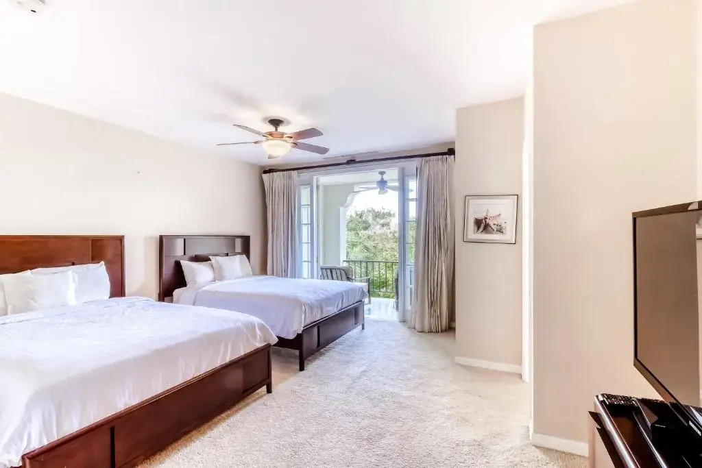 Pacifico Townhouse 102