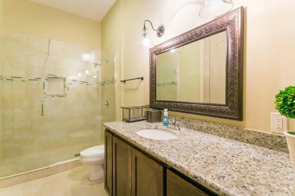 Hosteeva Baronne Street Suites