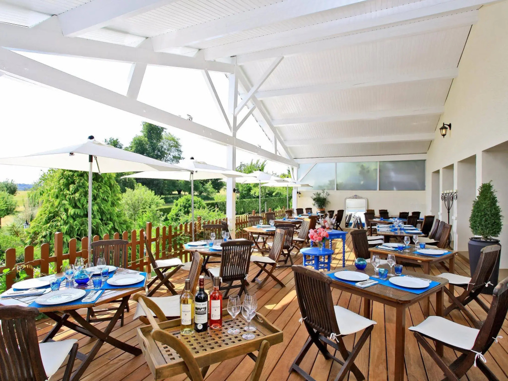 Logis Hôtel-Restaurant Les Voyageurs