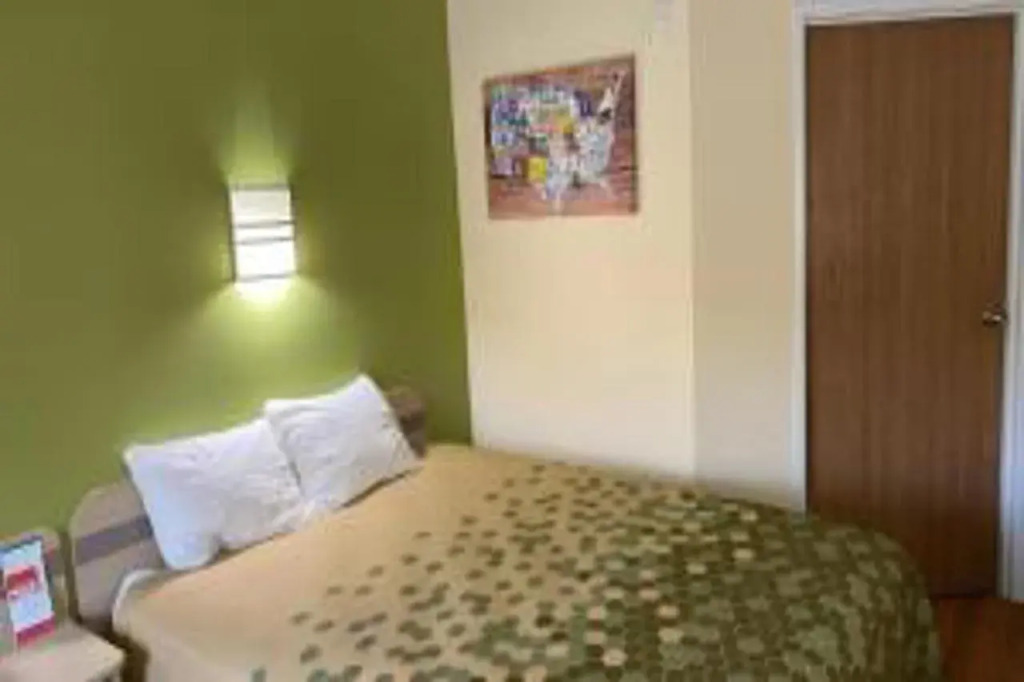 Econo Lodge Hot Springs South
