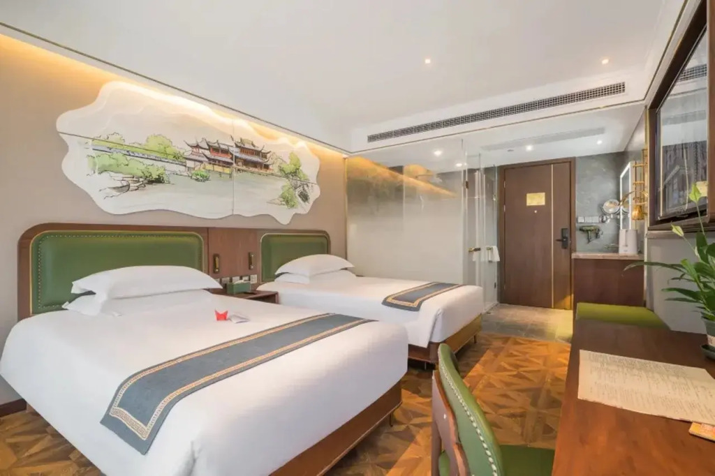 Nostalgia Hotel (Shanghai Fudan University Wujiaochang Metro Station）
