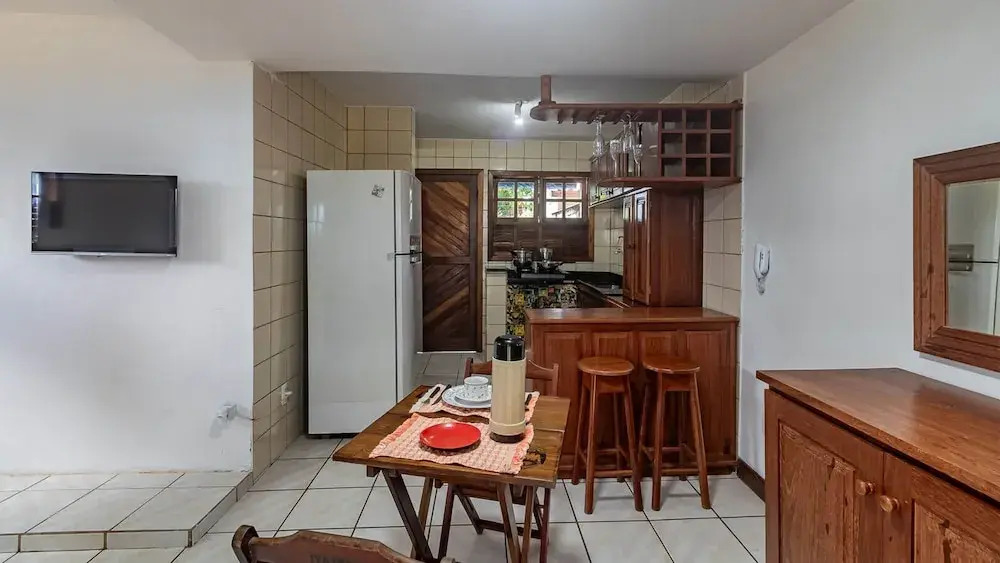 Casa com Piscina a 300m da Praia de Taperapu