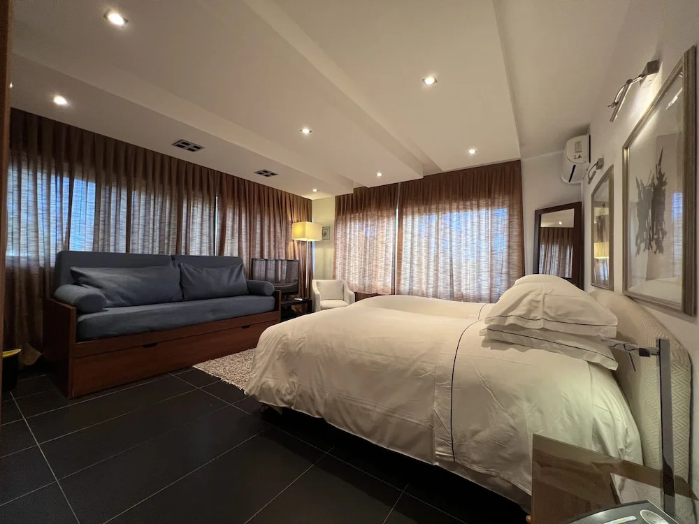 The Lake Villa Mountains & Sea view