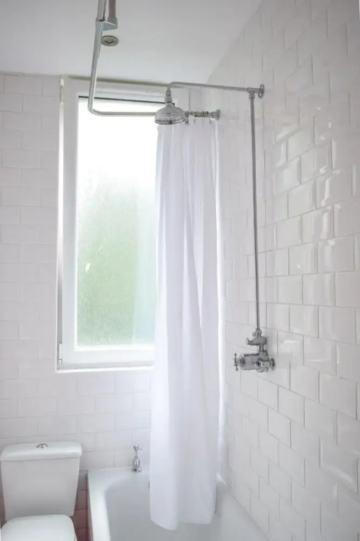 1 Bedroom Apartment in Traditional Edinburgh Tenement