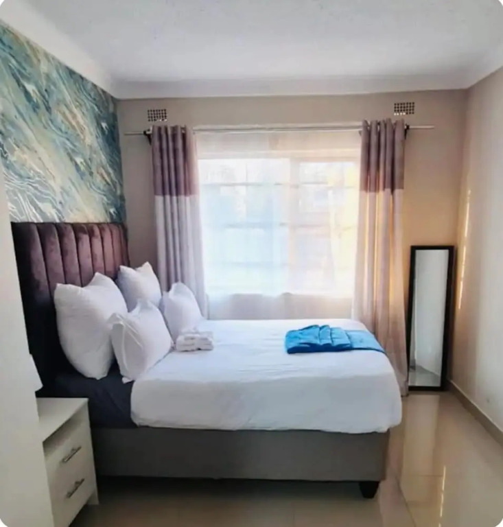 Emerald Suite Sleeps 6 With Free Parking