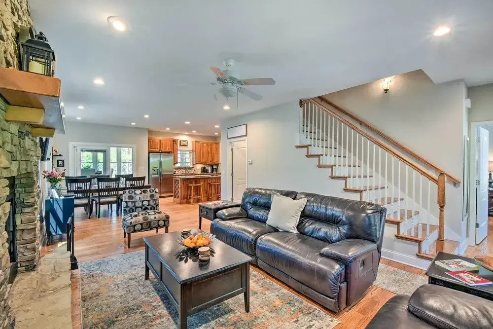 Helen Retreat w/ Hot Tub, 2 Mi to Downtown
