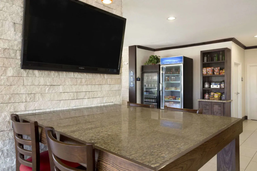 Days Inn & Suites by Wyndham Gonzales TX