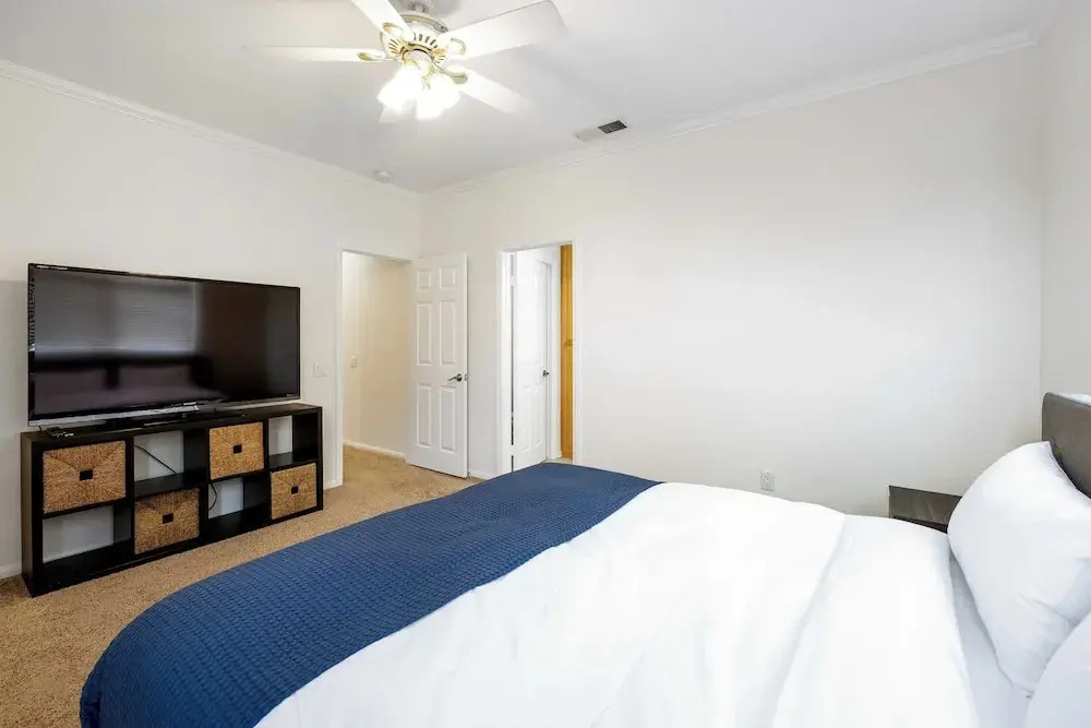 Walk to Dining, Mission + Pacific Beach, and Bars/nightlife Private Backyard